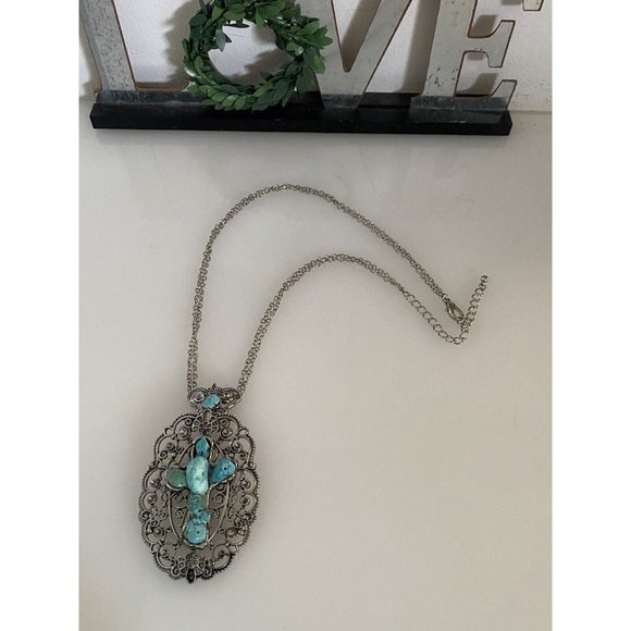 Silvertone Large Oval Cross Shaped Faux Turquoise Stone 16” Necklace Pendant Box - Picture 13 of 16
